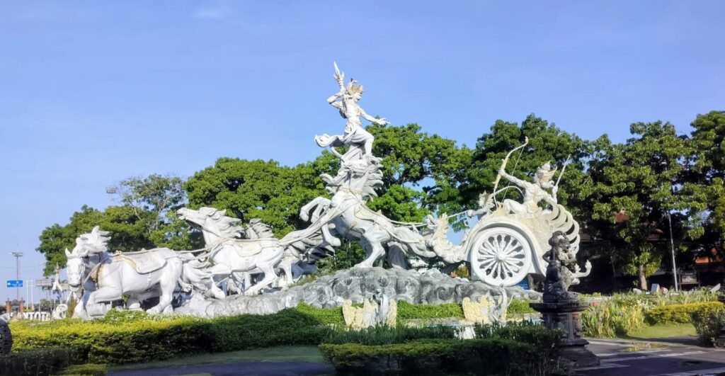 রাস্তার স্ট্যাচু